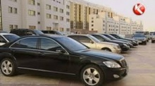 Автомобили казахстанских чиновников, возможно, будут обслуживать через навигационные маячки
